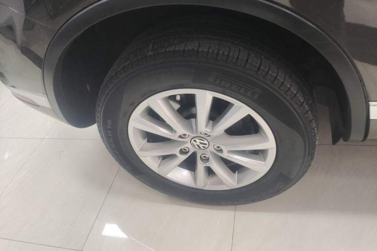 Used Volkswagen Touareg 2017 3.0 TSI Touareg Model Exterior 4