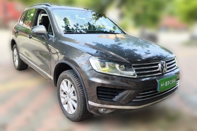 Used Volkswagen Touareg  Front Right 45 Deg