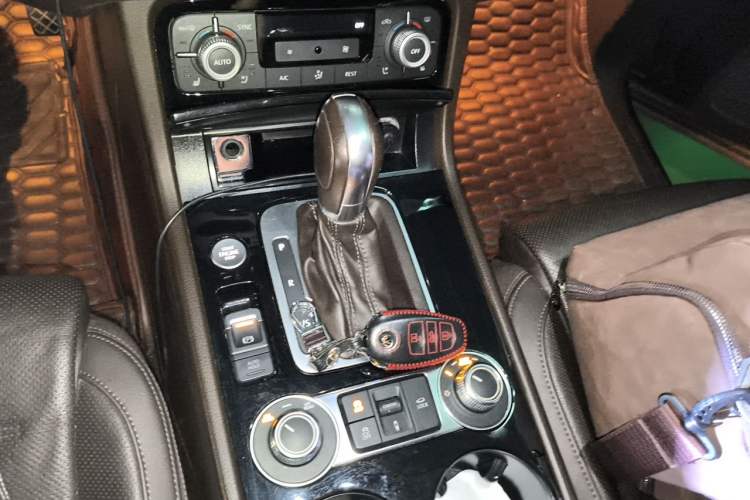 Used Volkswagen Touareg 2017 3.0 TSI Touareg Model Gear Lever