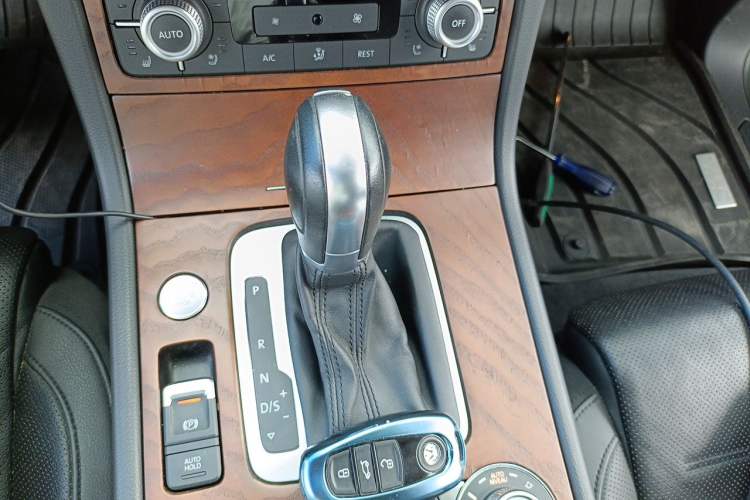 Used Volkswagen Touareg 2017 3.0 TSI Touareg Model Gear Lever
