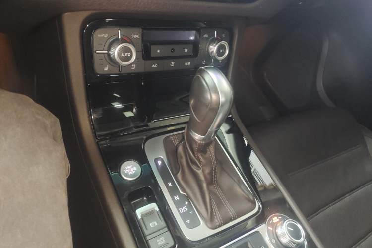 Used Volkswagen Touareg 2017 3.0 TSI Touareg Model Gear Lever