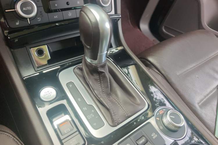 Used Volkswagen Touareg 2017 3.0 TSI Touareg Edition Gear Lever