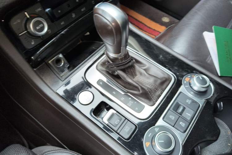 Used Volkswagen Touareg 2017 3.0 TSI Touareg Edition Gear Lever
