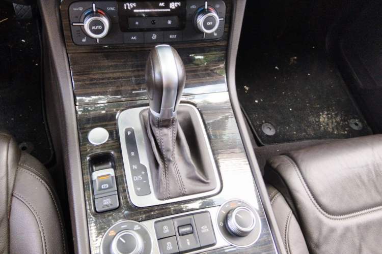 Used Volkswagen Touareg  Gear Lever