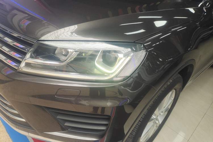 Used Volkswagen Touareg 2017 3.0 TSI Touareg Model Left Front Headlight