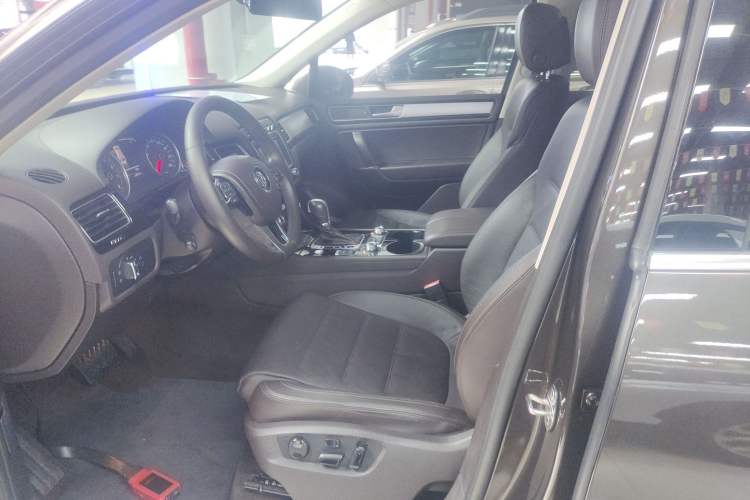 Used Volkswagen Touareg 2017 3.0 TSI Touareg Model Left Front Seat