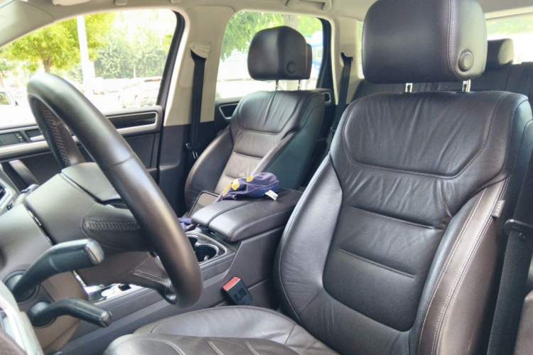 Used Volkswagen Touareg  Left Front Seat