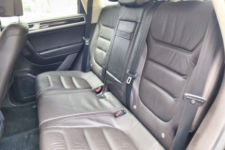 Used Volkswagen Touareg  Left Rear Seat