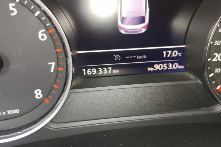 Used Volkswagen Touareg 2017 3.0 TSI Touareg Edition Odometer Close Up