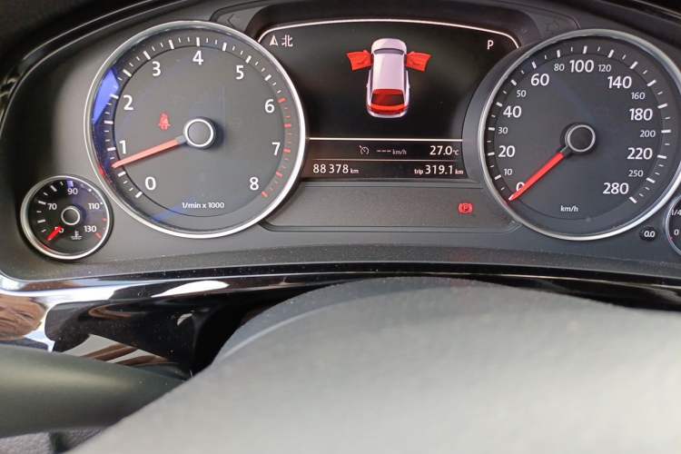 Used Volkswagen Touareg 2017 3.0 TSI Touareg Model Odometer Close Up
