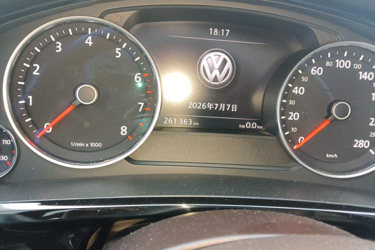 Used Volkswagen Touareg 2017 3.0 TSI Touareg Model Odometer Close Up