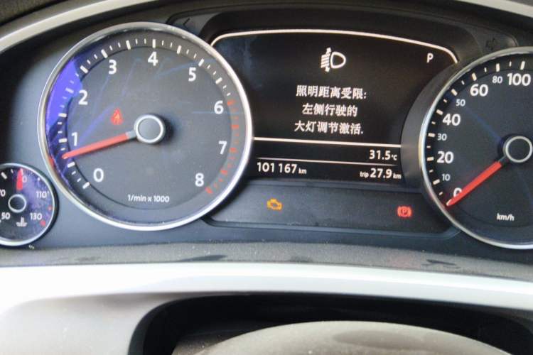 Used Volkswagen Touareg  Odometer Close Up