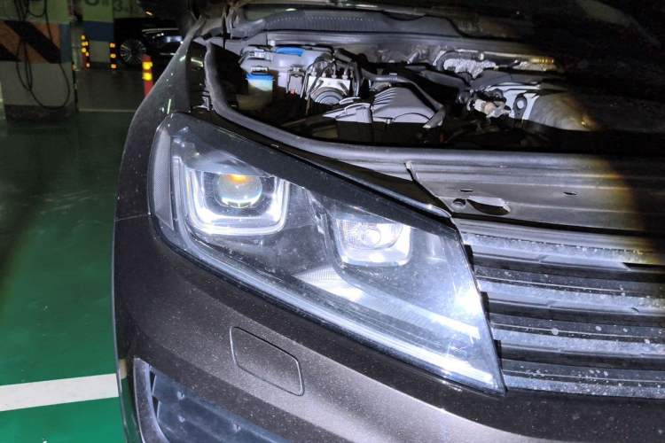 Used Volkswagen Touareg 2017 3.0 TSI Touareg Model Right Front Headlight