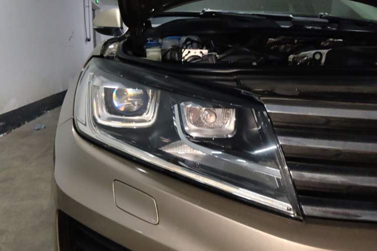 Used Volkswagen Touareg 2017 3.0 TSI Touareg Model Right Front Headlight