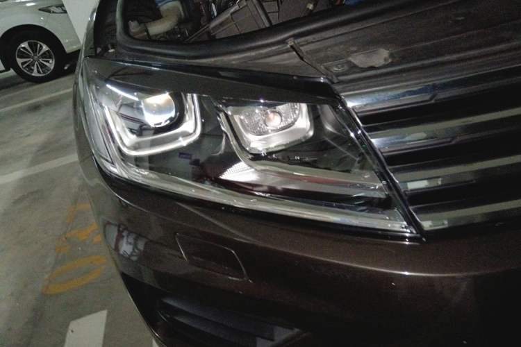 Used Volkswagen Touareg 2017 3.0 TSI Touareg Edition Right Front Headlight