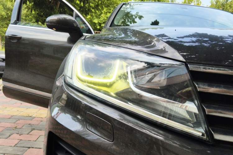 Used Volkswagen Touareg  Right Front Headlight