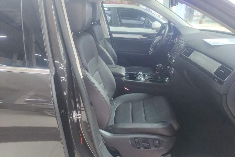 Used Volkswagen Touareg 2017 3.0 TSI Touareg Model Right Front Seat