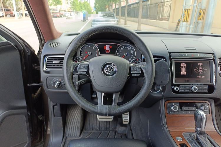 Used Volkswagen Touareg 2017 3.0 TSI Touareg Model Steering Wheel