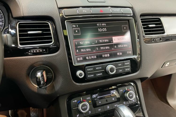 Used Volkswagen Touareg 2017 3.0 TSI Touareg Model Audio And AC Panel
