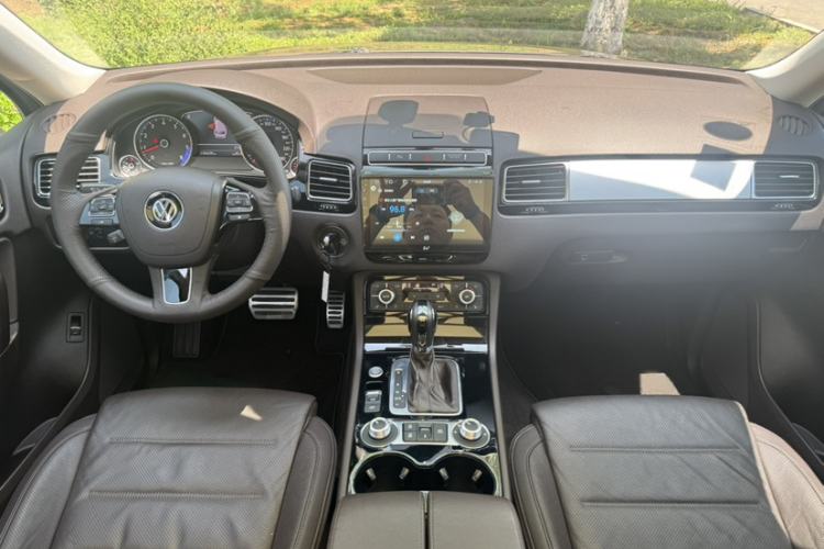 Used Volkswagen Touareg 2017 3.0 TSI Touareg Model Audio And AC Panel