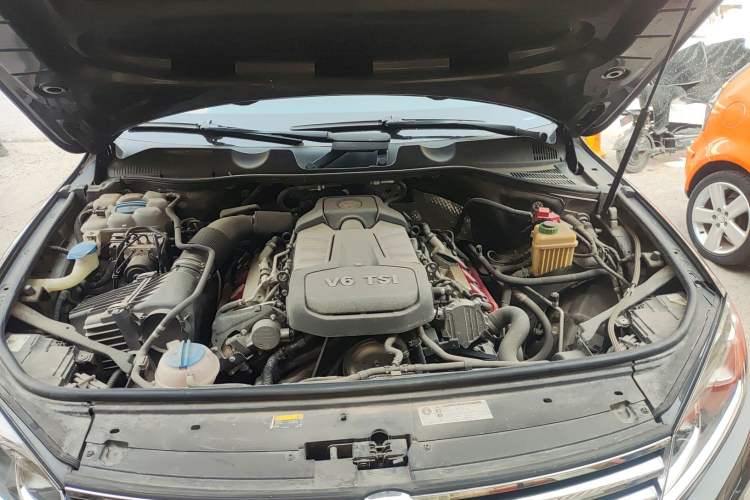 Used Volkswagen Touareg 2017 3.0 TSI Touareg Edition Engine Bay