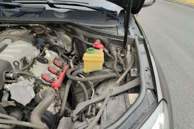 Used Volkswagen Touareg 2017 3.0 TSI Touareg Model Engine Bay Left