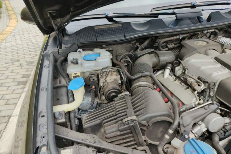Used Volkswagen Touareg 2017 3.0 TSI Touareg Model Engine Bay Right