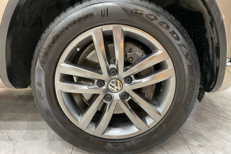 Used Volkswagen Touareg 2017 3.0 TSI Touareg Model Exterior 6