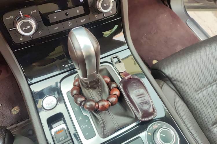Used Volkswagen Touareg 2017 3.0 TSI Touareg Edition Gear Lever