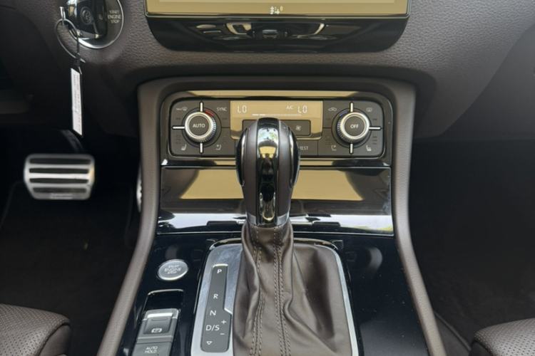 Used Volkswagen Touareg 2017 3.0 TSI Touareg Model Gear Lever