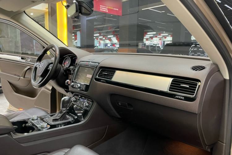 Used Volkswagen Touareg 2017 3.0 TSI Touareg Model Interior 10