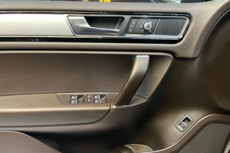 Used Volkswagen Touareg 2017 3.0 TSI Touareg Model Interior 11