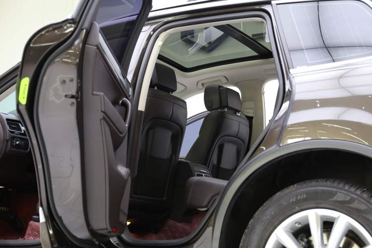 Used Volkswagen Touareg 2017 3.0 TSI Touareg Model Interior 2
