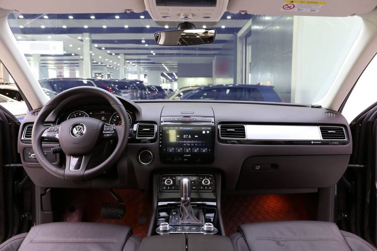 Used Volkswagen Touareg 2017 3.0 TSI Touareg Model Interior 3