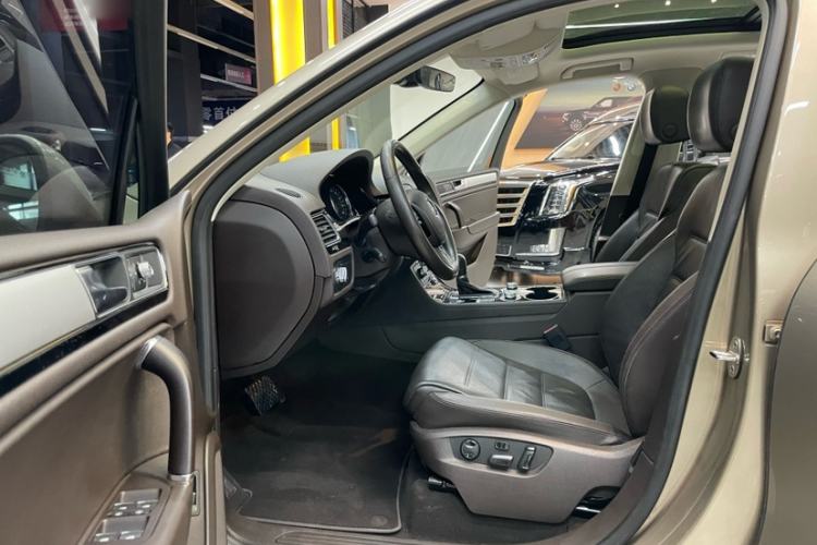 Used Volkswagen Touareg 2017 3.0 TSI Touareg Model Interior 7