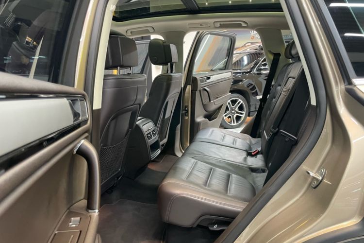 Used Volkswagen Touareg 2017 3.0 TSI Touareg Model Interior 8