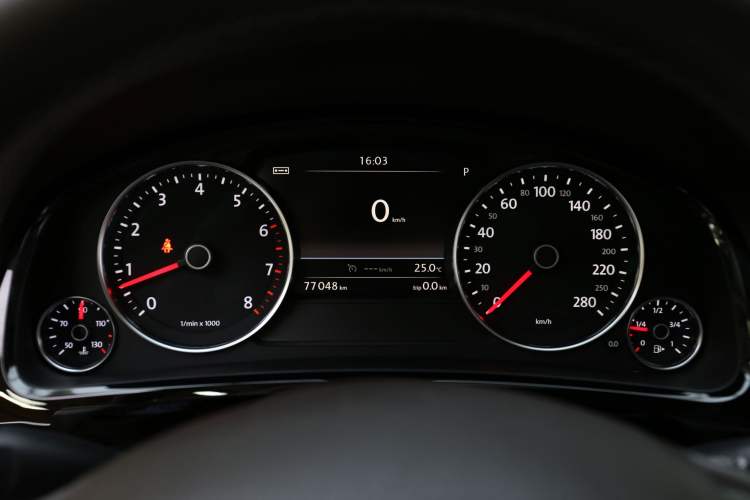 Used Volkswagen Touareg 2017 3.0 TSI Touareg Model Odometer Close Up