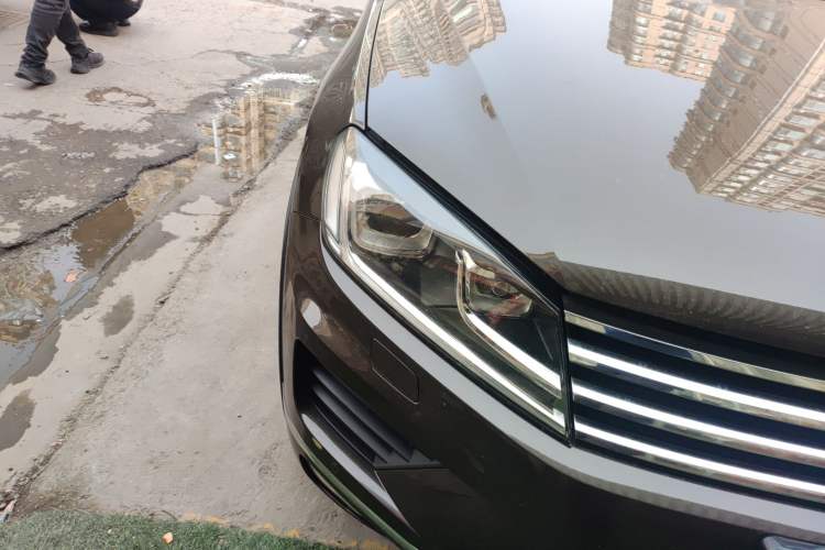 Used Volkswagen Touareg 2017 3.0 TSI Touareg Edition Right Front Headlight