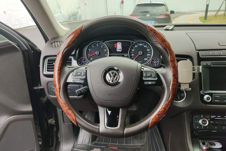 Used Volkswagen Touareg 2017 3.0 TSI Touareg Model Steering Wheel