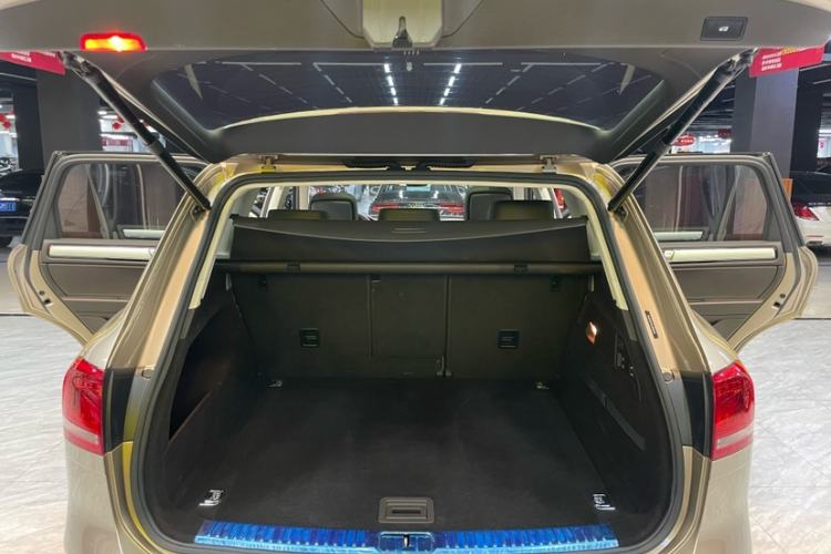 Used Volkswagen Touareg 2017 3.0 TSI Touareg Model Trunk