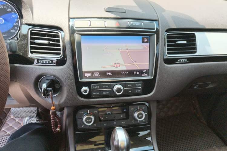 Used Volkswagen Touareg 2017 3.0 TSI Touareg Edition Audio And AC Panel