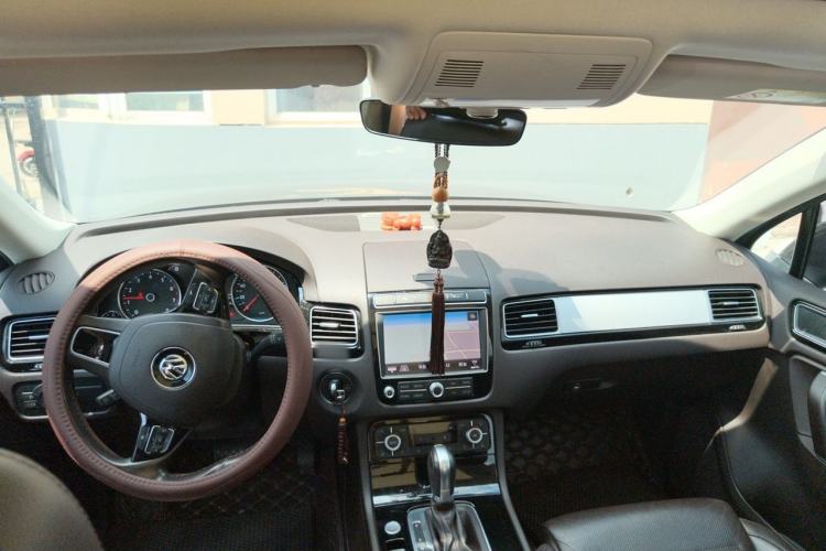 Used Volkswagen Touareg 2017 3.0 TSI Touareg Edition Center Console