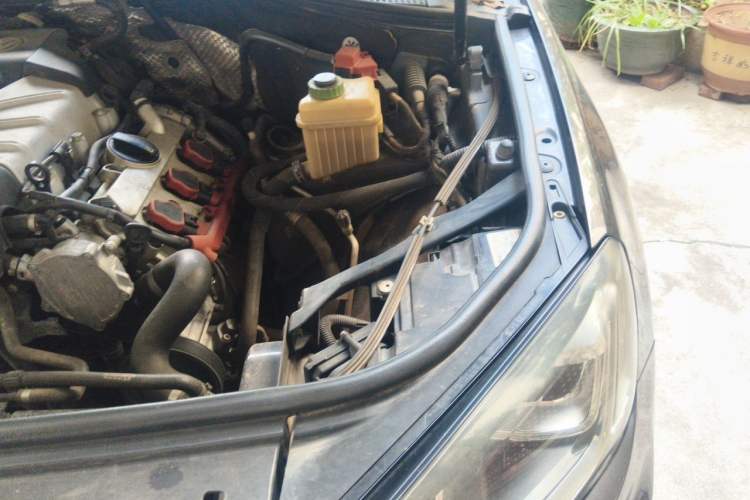 Used Volkswagen Touareg 2017 3.0 TSI Touareg Model Engine Bay Left
