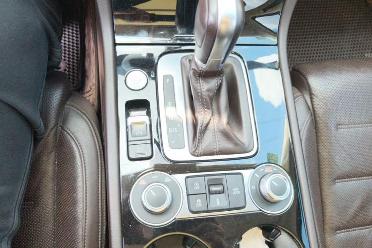 Used Volkswagen Touareg 2017 3.0 TSI Touareg Edition Gear Lever