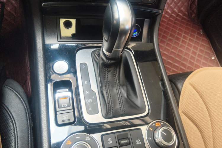 Used Volkswagen Touareg 2017 3.0 TSI Touareg Model Gear Lever