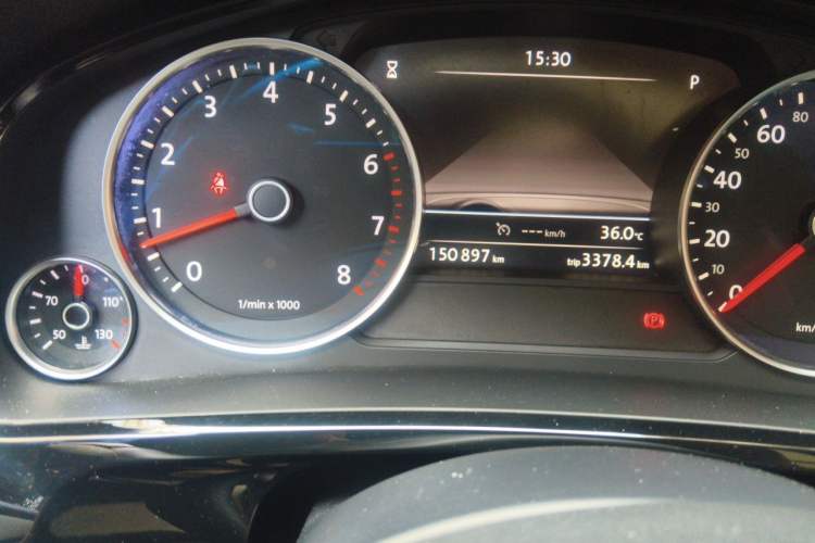 Used Volkswagen Touareg 2017 3.0 TSI Touareg Model Odometer Close Up
