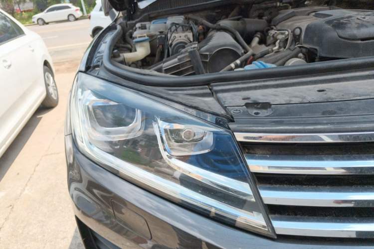 Used Volkswagen Touareg 2017 3.0 TSI Touareg Edition Right Front Headlight