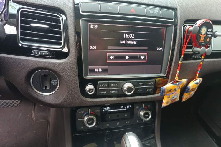 Used Volkswagen Touareg 2017 3.0 TSI Touareg Edition Audio And AC Panel