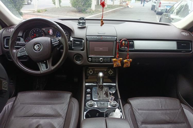 Used Volkswagen Touareg 2017 3.0 TSI Touareg Edition Center Console