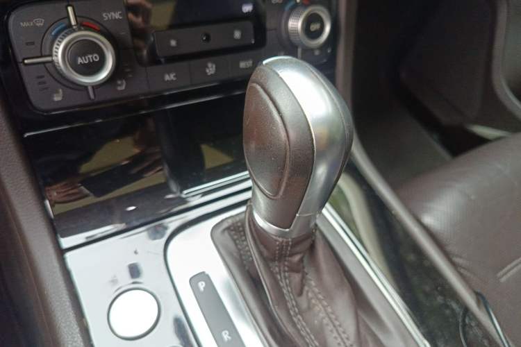 Used Volkswagen Touareg 2017 3.0 TSI Touareg Edition Gear Lever
